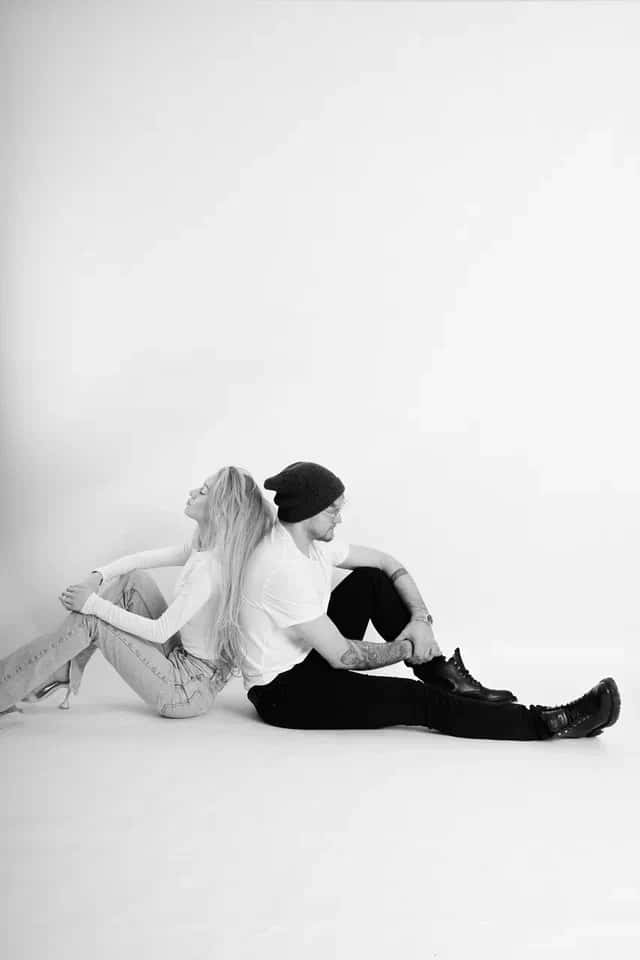 парная фотосессия черно белая