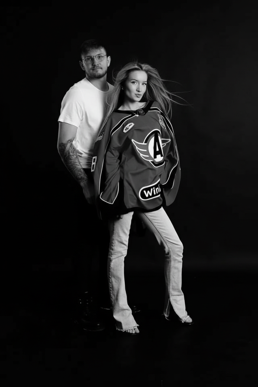 Черно-белая фотосессия на черном фоне (парная)