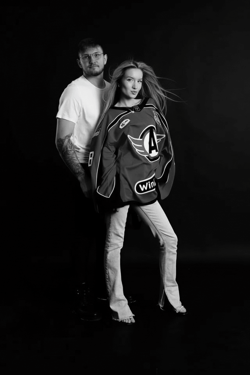 Черно-белая фотосессия на черном фоне (парная)